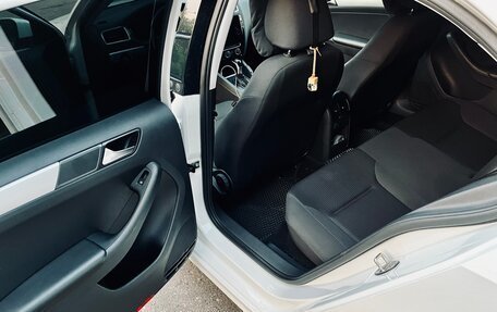 Volkswagen Jetta VI, 2018 год, 1 800 000 рублей, 14 фотография