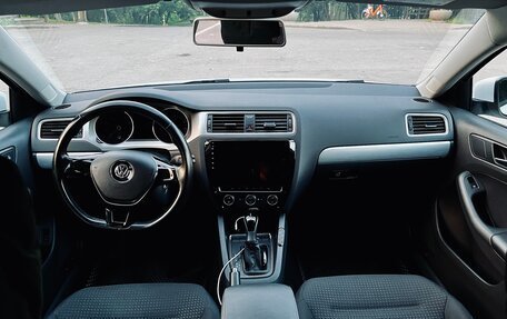 Volkswagen Jetta VI, 2018 год, 1 800 000 рублей, 12 фотография