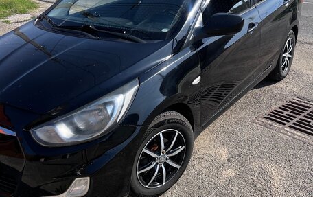 Hyundai Solaris II рестайлинг, 2012 год, 810 000 рублей, 2 фотография