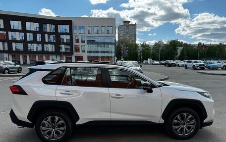 Toyota RAV4, 2024 год, 3 690 000 рублей, 7 фотография