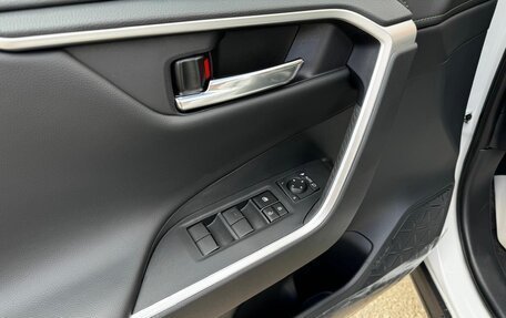 Toyota RAV4, 2024 год, 3 690 000 рублей, 13 фотография