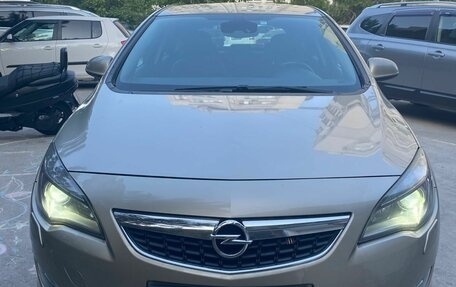 Opel Astra J, 2011 год, 810 000 рублей, 4 фотография