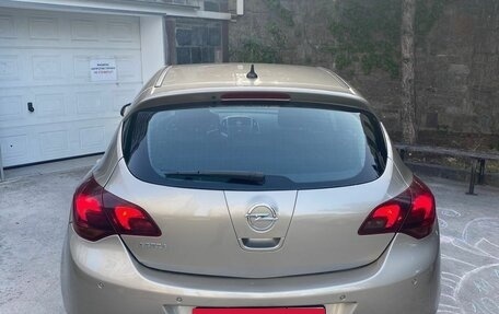 Opel Astra J, 2011 год, 810 000 рублей, 3 фотография