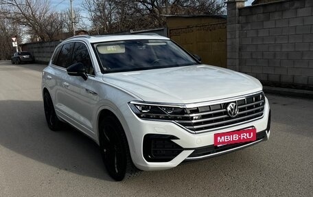 Volkswagen Touareg III, 2018 год, 5 555 555 рублей, 2 фотография