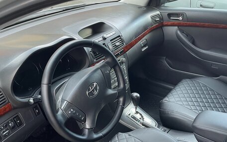 Toyota Avensis III рестайлинг, 2005 год, 560 000 рублей, 4 фотография