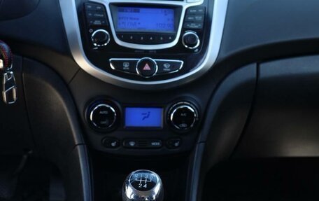 Hyundai Solaris II рестайлинг, 2013 год, 750 000 рублей, 12 фотография