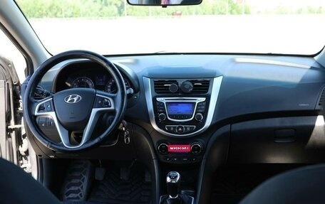 Hyundai Solaris II рестайлинг, 2013 год, 750 000 рублей, 10 фотография
