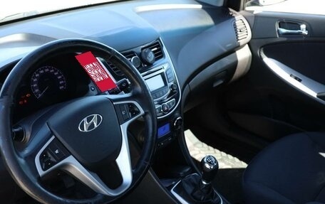 Hyundai Solaris II рестайлинг, 2013 год, 750 000 рублей, 16 фотография