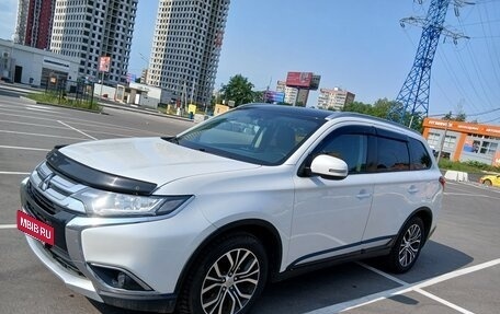 Mitsubishi Outlander III рестайлинг 3, 2017 год, 1 500 000 рублей, 3 фотография