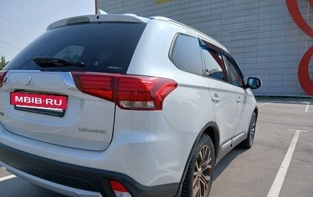 Mitsubishi Outlander III рестайлинг 3, 2017 год, 1 500 000 рублей, 9 фотография