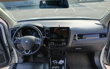 Mitsubishi Outlander III рестайлинг 3, 2017 год, 1 500 000 рублей, 16 фотография
