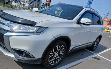 Mitsubishi Outlander III рестайлинг 3, 2017 год, 1 500 000 рублей, 13 фотография