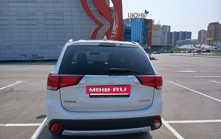 Mitsubishi Outlander III рестайлинг 3, 2017 год, 1 500 000 рублей, 10 фотография