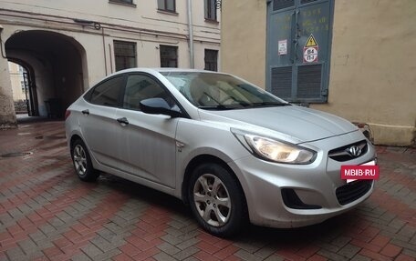 Hyundai Solaris II рестайлинг, 2013 год, 900 000 рублей, 2 фотография