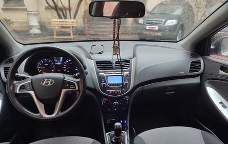 Hyundai Solaris II рестайлинг, 2013 год, 900 000 рублей, 7 фотография