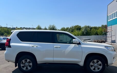 Toyota Land Cruiser Prado 150 рестайлинг 2, 2021 год, 5 200 000 рублей, 5 фотография