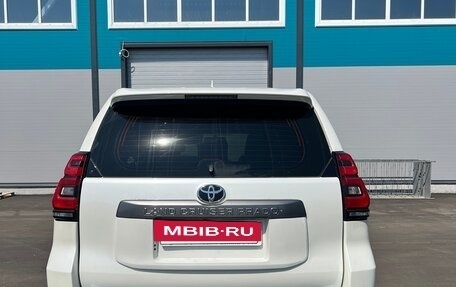 Toyota Land Cruiser Prado 150 рестайлинг 2, 2021 год, 5 200 000 рублей, 7 фотография