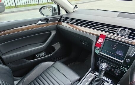 Volkswagen Passat B8 рестайлинг, 2017 год, 1 850 000 рублей, 17 фотография