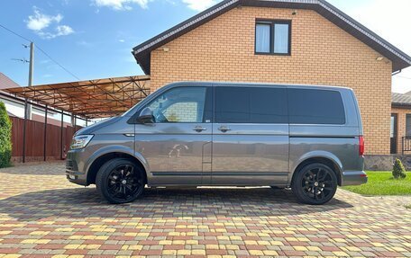 Volkswagen Multivan T6 рестайлинг, 2019 год, 4 300 000 рублей, 4 фотография