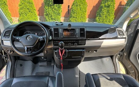 Volkswagen Multivan T6 рестайлинг, 2019 год, 4 300 000 рублей, 9 фотография