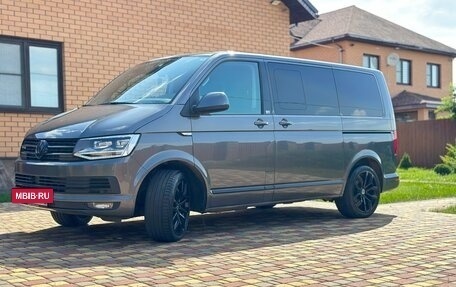 Volkswagen Multivan T6 рестайлинг, 2019 год, 4 300 000 рублей, 3 фотография