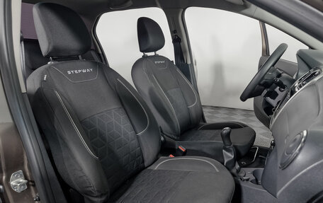 Renault Logan II, 2019 год, 1 239 000 рублей, 13 фотография