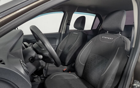 Renault Logan II, 2019 год, 1 239 000 рублей, 10 фотография
