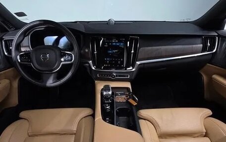 Volvo S90 II рестайлинг, 2022 год, 3 890 080 рублей, 3 фотография