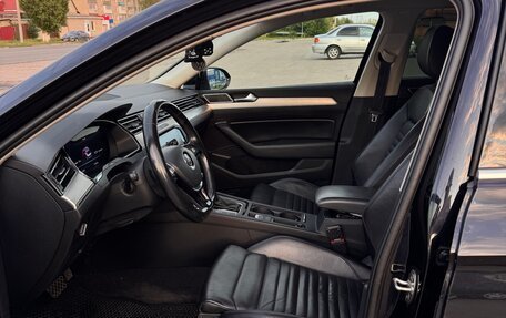 Volkswagen Passat B8 рестайлинг, 2018 год, 2 000 000 рублей, 19 фотография