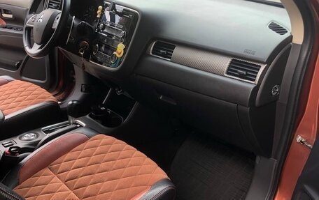Mitsubishi Outlander III рестайлинг 3, 2012 год, 1 550 000 рублей, 15 фотография