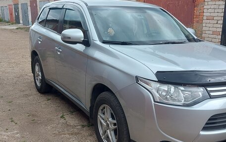Mitsubishi Outlander III рестайлинг 3, 2014 год, 1 490 000 рублей, 4 фотография