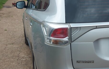 Mitsubishi Outlander III рестайлинг 3, 2014 год, 1 490 000 рублей, 15 фотография