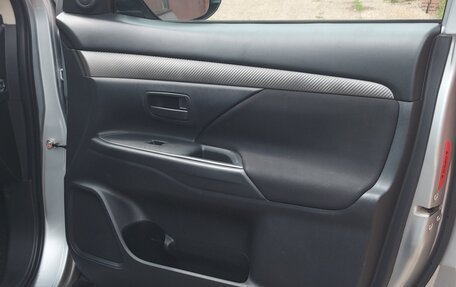 Mitsubishi Outlander III рестайлинг 3, 2014 год, 1 490 000 рублей, 14 фотография