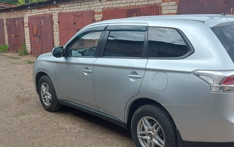 Mitsubishi Outlander III рестайлинг 3, 2014 год, 1 490 000 рублей, 10 фотография