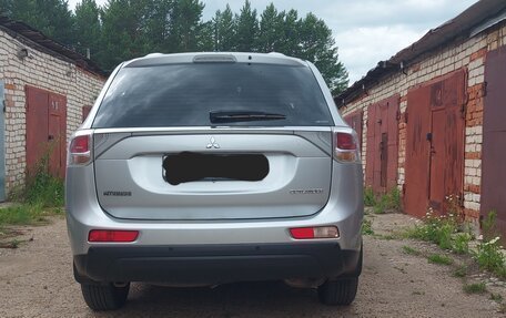 Mitsubishi Outlander III рестайлинг 3, 2014 год, 1 490 000 рублей, 13 фотография