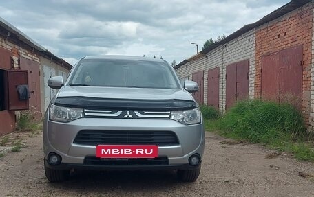 Mitsubishi Outlander III рестайлинг 3, 2014 год, 1 490 000 рублей, 7 фотография