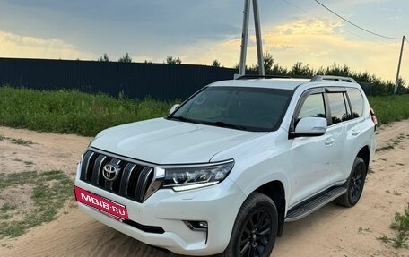 Toyota Land Cruiser Prado 150 рестайлинг 2, 2018 год, 3 650 000 рублей, 2 фотография