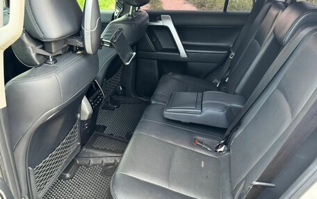 Toyota Land Cruiser Prado 150 рестайлинг 2, 2018 год, 3 650 000 рублей, 10 фотография