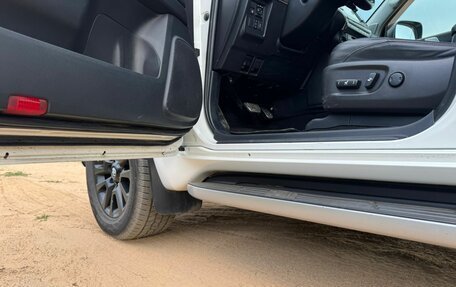 Toyota Land Cruiser Prado 150 рестайлинг 2, 2018 год, 3 650 000 рублей, 15 фотография