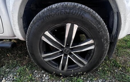 Nissan Navara (Frontier), 2013 год, 2 300 000 рублей, 3 фотография