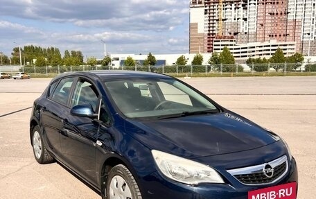 Opel Astra J, 2010 год, 690 000 рублей, 3 фотография