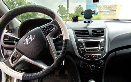 Hyundai Solaris II рестайлинг, 2014 год, 750 000 рублей, 4 фотография