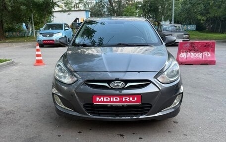 Hyundai Solaris II рестайлинг, 2013 год, 625 000 рублей, 1 фотография