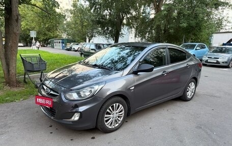 Hyundai Solaris II рестайлинг, 2013 год, 625 000 рублей, 2 фотография