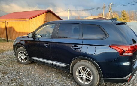 Mitsubishi Outlander III рестайлинг 3, 2021 год, 2 100 000 рублей, 3 фотография