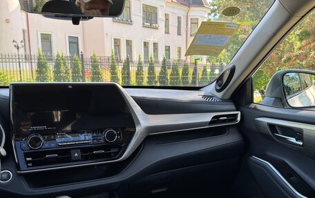 Toyota Highlander, 2025 год, 4 950 000 рублей, 33 фотография
