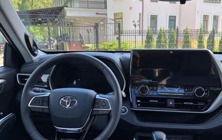 Toyota Highlander, 2025 год, 4 950 000 рублей, 32 фотография