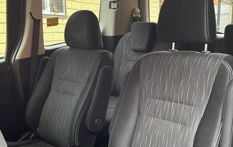 Toyota Voxy III, 2016 год, 1 400 000 рублей, 8 фотография