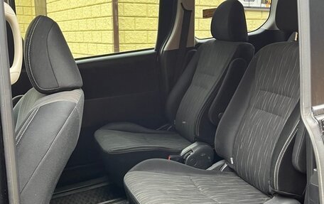 Toyota Voxy III, 2016 год, 1 400 000 рублей, 9 фотография