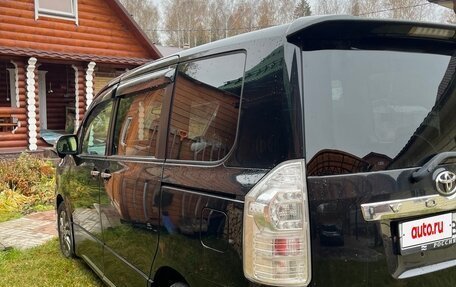 Toyota Voxy III, 2016 год, 1 400 000 рублей, 6 фотография